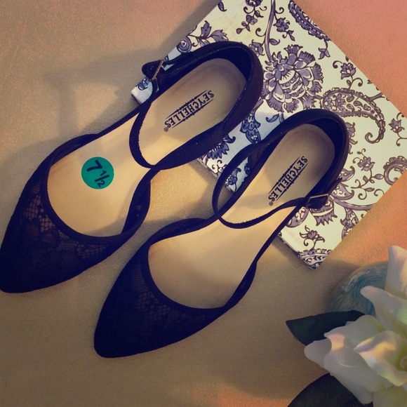 Seychelles Shoes - ⬇️NWOT Seychelles “Mojito” black lace flats.